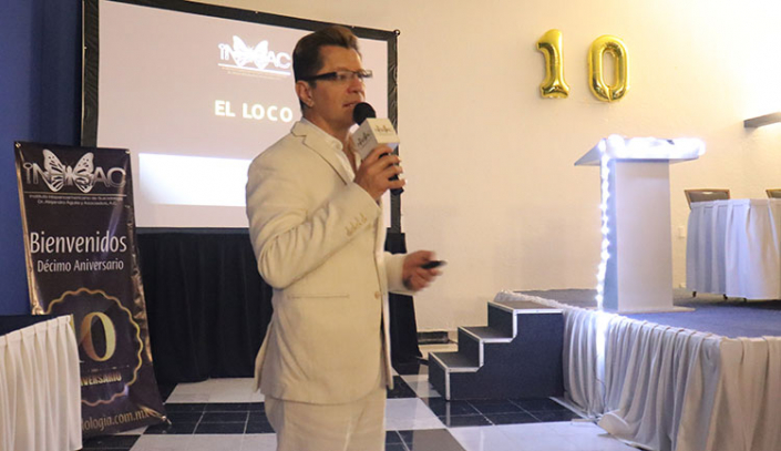 Alejandro Aguila en la Presentación 10 años de suicidologia.com.mx
